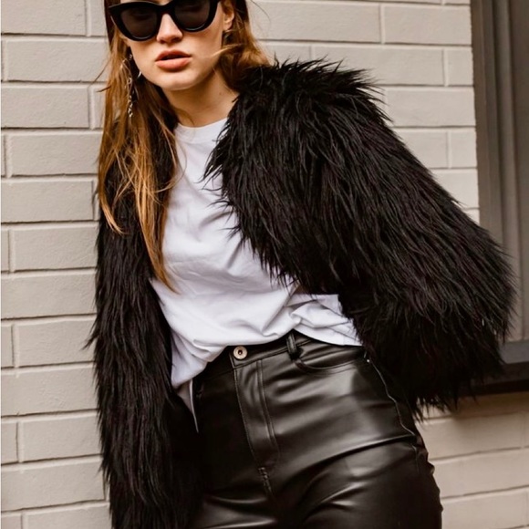 Shaggy Black Cropped Coat🖤 - Picture 4 of 9